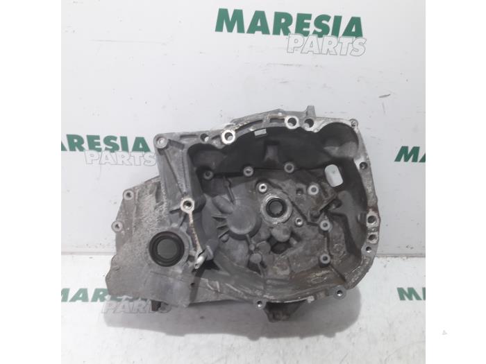Gearbox casing from a Renault Clio III (BR/CR) 1.2 16V TCe 100 2009