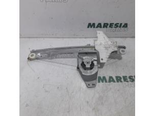 Usagé Mécanique vitre 4portes arrière gauche Citroen C4 Picasso (UD/UE/UF) 1.6 16V VTi 120 Prix € 75,00 Règlement à la marge proposé par Maresia Parts