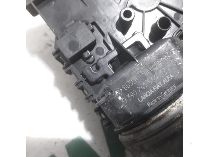 Front wiper motor from a Fiat Doblo Cargo (263) 1.3 MJ 16V DPF Euro 5 2011