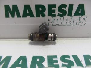 Usados Inyector (inyección de gasolina) Renault Espace (JE) 2.0 16V Precio € 20,00 Norma de margen ofrecido por Maresia Parts