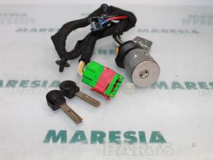 Used Ignition lock + key Peugeot 807 2.2 16V Price € 85,00 Margin scheme offered by Maresia Parts