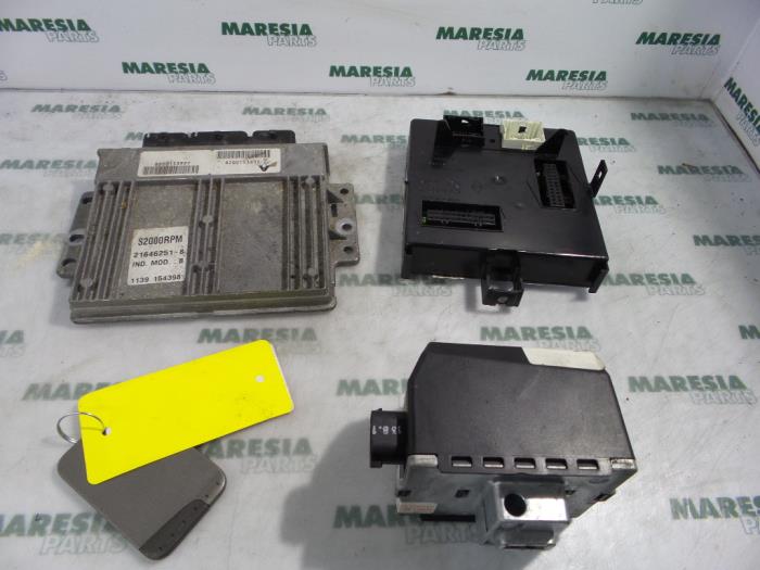 Used Engine management computer Renault Laguna II Grandtour (KG) 1.8 16V Price € 210,00 Margin scheme offered by Maresia Parts
