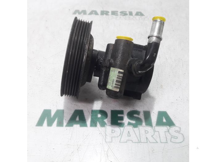 Usagé Pompe de direction Alfa Romeo GT (937) 1.9 JTD 16V Multijet Prix € 50,00 Règlement à la marge proposé par Maresia Parts