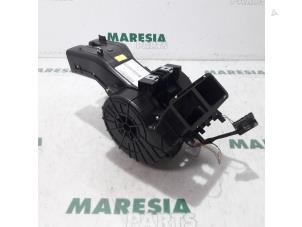 Używane Silnik wentylatora nagrzewnicy Peugeot 508 SW (8E/8U) 2.0 BlueHDi 180 16V Cena € 60,00 Procedura marży oferowane przez Maresia Parts