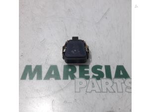 Używane Czujnik deszczu Peugeot 508 SW (8E/8U) 2.0 BlueHDi 180 16V Cena € 20,00 Procedura marży oferowane przez Maresia Parts