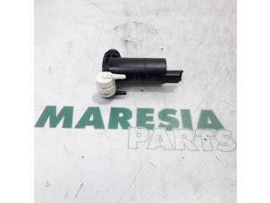 Używane Pompa spryskiwacza przód Peugeot 508 SW (8E/8U) 2.0 BlueHDi 180 16V Cena € 10,00 Procedura marży oferowane przez Maresia Parts
