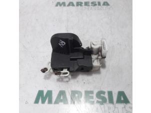 Used Door lock mechanism 2-door, right Alfa Romeo GT (937) 1.9 JTD 16V Multijet Price € 25,00 Margin scheme offered by Maresia Parts