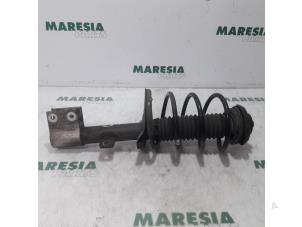 Used Front shock absorber rod, left Peugeot 307 SW (3H) 1.6 16V Price € 30,00 Margin scheme offered by Maresia Parts