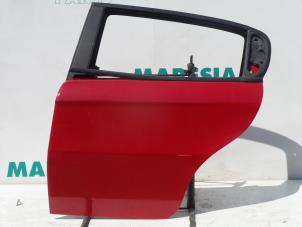 Używane Drzwi lewe tylne wersja 4-drzwiowa Alfa Romeo 147 (937) 1.9 JTD 115 Cena € 131,25 Procedura marży oferowane przez Maresia Parts