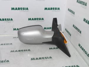 Used Wing mirror, right Renault Grand Scénic II (JM) 2.0 16V Price € 40,00 Margin scheme offered by Maresia Parts