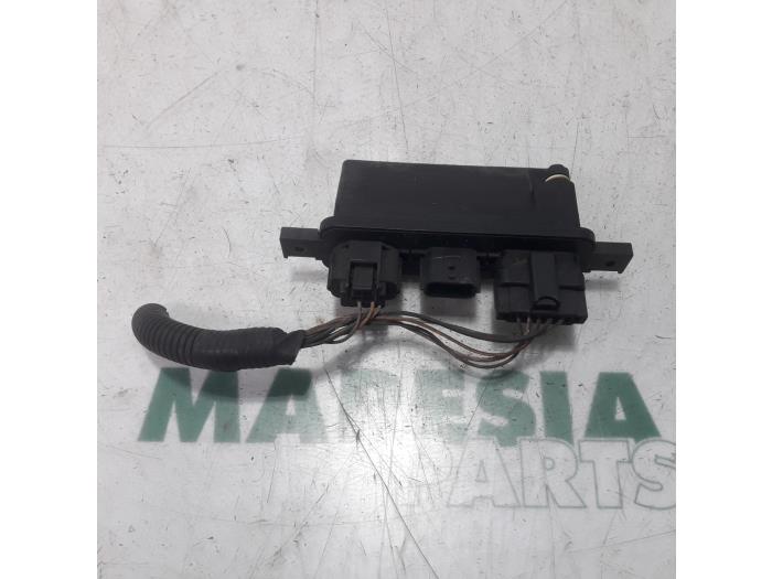 Usagé Ordinateur éclairage Renault Modus/Grand Modus (JP) 1.5 dCi 80 Prix € 90,00 Règlement à la marge proposé par Maresia Parts