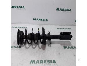 Used Front shock absorber rod, right Renault Scénic III (JZ) 1.2 16V TCe 115 Energy Price € 35,00 Margin scheme offered by Maresia Parts