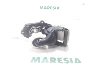 Usagé Treuil de roue de secours Renault Modus/Grand Modus (JP) 1.5 dCi 80 Prix € 35,00 Règlement à la marge proposé par Maresia Parts