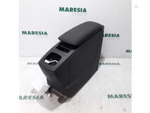 Used Armrest Renault Scénic III (JZ) 1.2 16V TCe 115 Energy Price € 157,50 Margin scheme offered by Maresia Parts