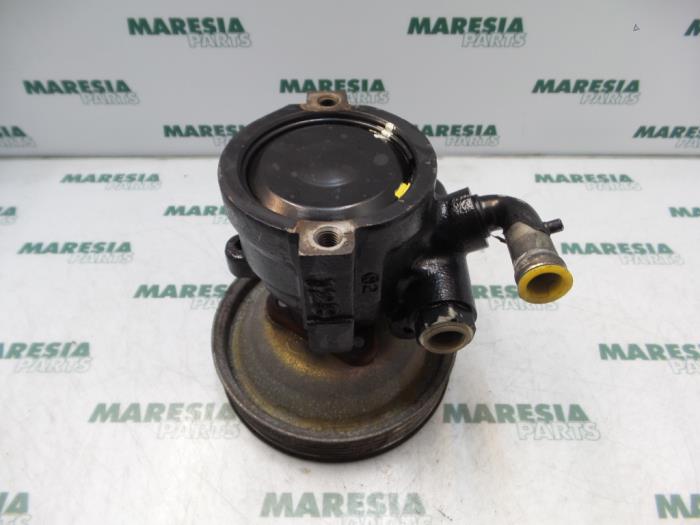 Pompe de direction d'un Alfa Romeo 156 Sportwagon (932) 2.4 JTD 2001
