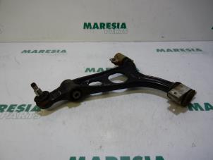 Używane Wahacz zawieszenia dolny prawy przód Alfa Romeo 156 Sportwagon (932) 2.4 JTD Cena € 25,00 Procedura marży oferowane przez Maresia Parts