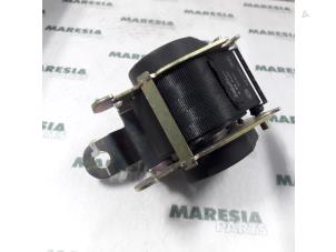 Used Rear seatbelt, centre Peugeot 307 SW (3H) 2.0 HDi 90 Price € 25,00 Margin scheme offered by Maresia Parts