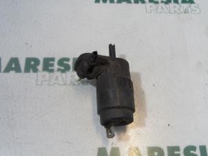 Used Windscreen washer pump Fiat Stilo (192A/B) 1.6 16V 3-Drs. Price € 15,00 Margin scheme offered by Maresia Parts