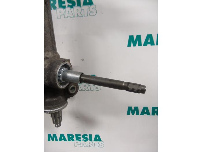 Steering box from a Fiat Stilo (192A/B) 1.6 16V 3-Drs. 2003