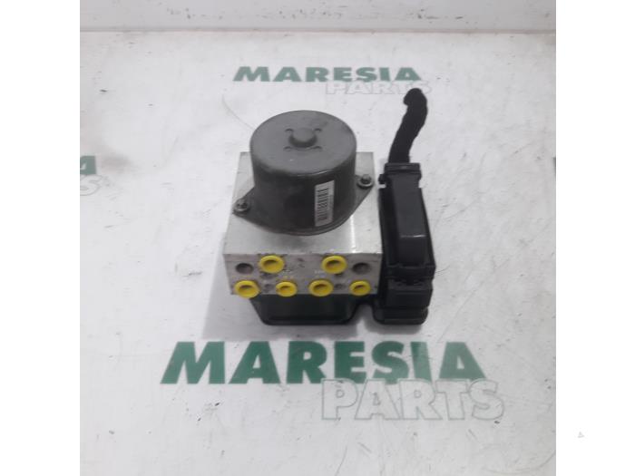 Używane Pompa ABS Lancia Delta (844) 1.6 D Multijet 16V 120 Cena € 99,00 Procedura marży oferowane przez Maresia Parts