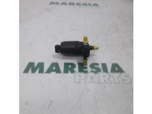 Used Windscreen washer pump Lancia Delta (844) 1.6 D Multijet 16V 120 Price € 25,00 Margin scheme offered by Maresia Parts