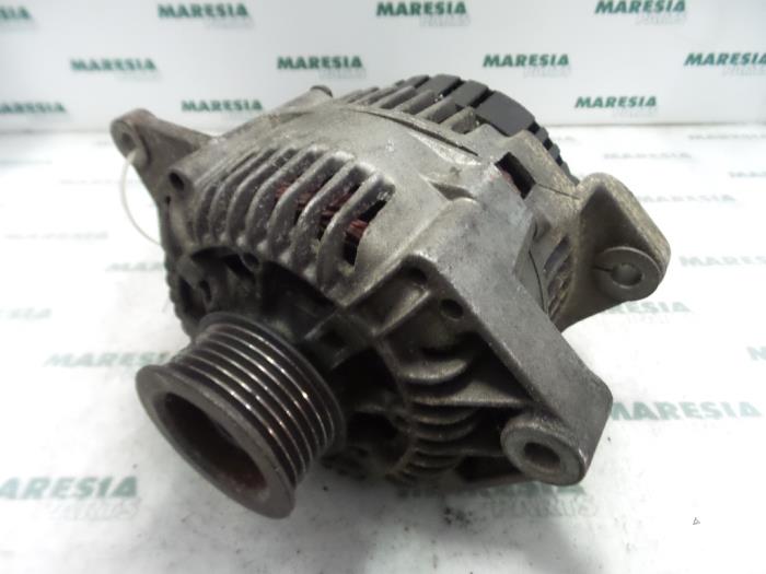 Begagnade Dynamo Renault Espace (JE) 2.2 dT 12V Pris € 39,99 Marginaltabell erbjuds av Maresia Parts