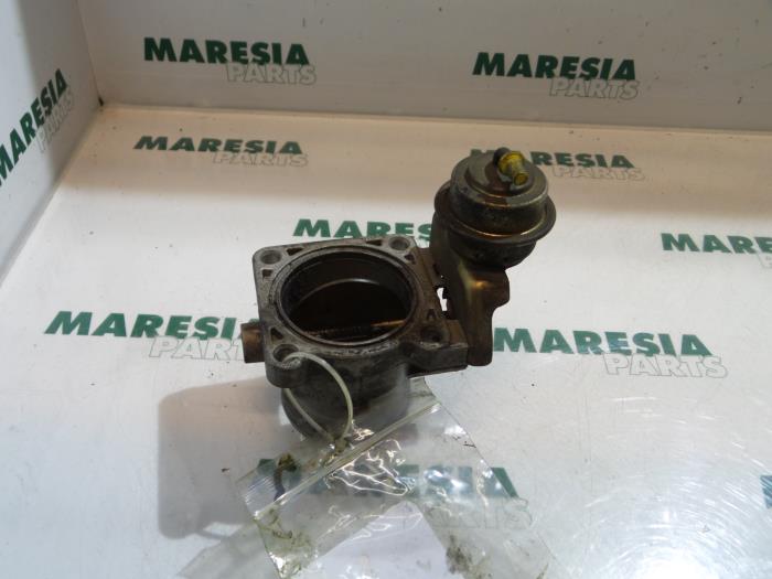 Usagé Boitier papillon Renault Vel Satis (BJ) 3.0 dCi V6 24V Prix € 105,00 Règlement à la marge proposé par Maresia Parts