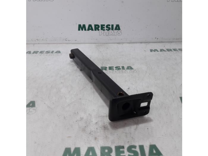 Usagé Faux châssis Citroen C3 Picasso (SH) 1.6 HDi 16V 90 Prix € 20,00 Règlement à la marge proposé par Maresia Parts
