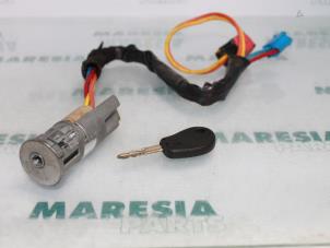 Used Ignition lock + key Citroen Xsara (N1) 1.9D Price € 35,00 Margin scheme offered by Maresia Parts