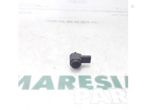Usagé Capteur PDC Renault Megane II (BM/CM) 1.6 16V Prix € 25,00 Règlement à la marge proposé par Maresia Parts