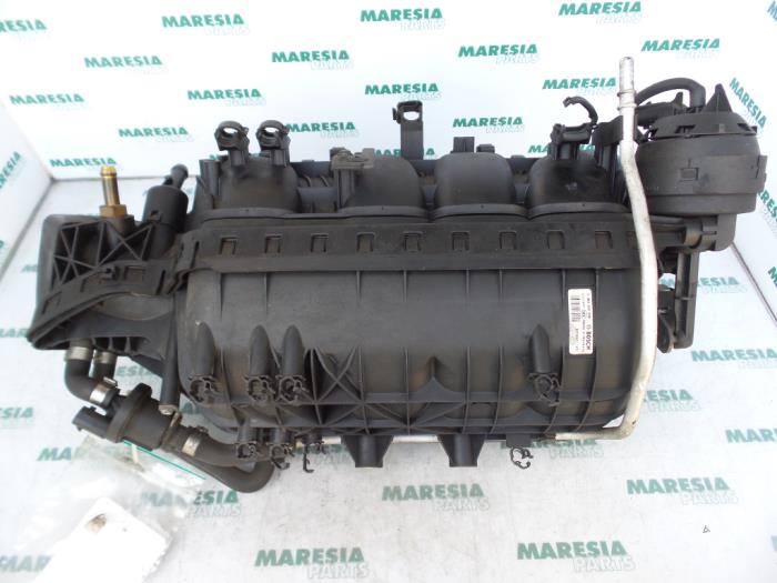 Używane Kolektor dolotowy Alfa Romeo 166 2.0 Twin Spark 16V Cena € 50,00 Procedura marży oferowane przez Maresia Parts