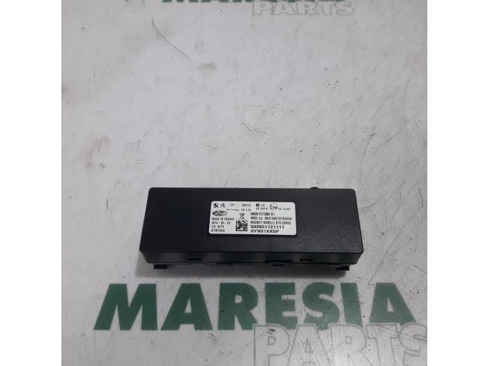 Używane Modul radiowy Peugeot 308 SW (L4/L9/LC/LJ/LR) 1.6 BlueHDi 120 Cena € 30,00 Procedura marży oferowane przez Maresia Parts