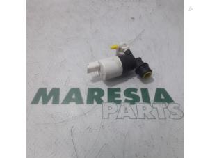 Gebrauchte Scheibensprüherpumpe vorne Peugeot 308 SW (L4/L9/LC/LJ/LR) 1.6 BlueHDi 120 Preis € 10,00 Margenregelung angeboten von Maresia Parts