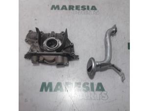 Used Oil pump Alfa Romeo 159 (939AX) 1.9 JTDm 16V Price € 105,00 Margin scheme offered by Maresia Parts
