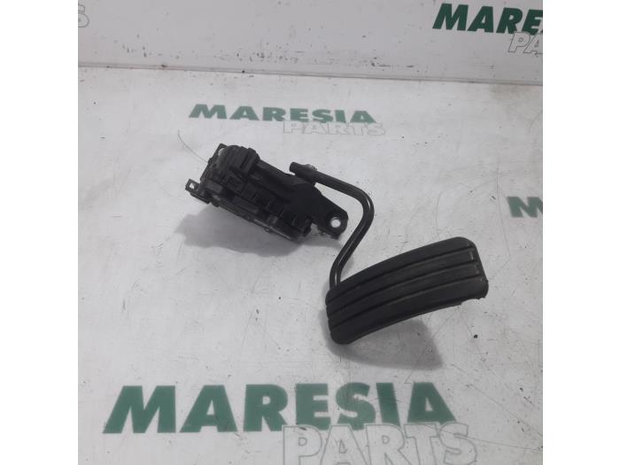 Begagnade Gaspedalsensor Renault Espace (JK) 2.0 dCi 16V 130 FAP Pris € 29,99 Marginaltabell erbjuds av Maresia Parts