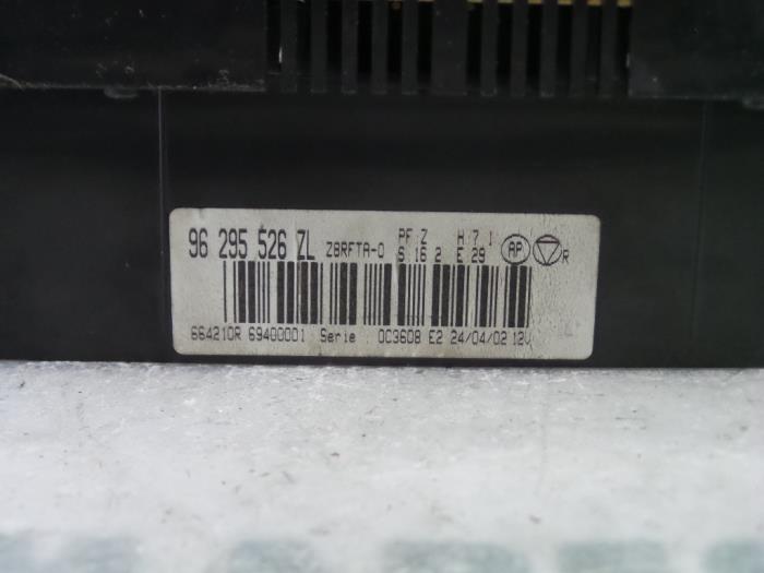 Heater control panel from a Peugeot 607 (9D/U) 2.2 HDi 16V FAP 2002