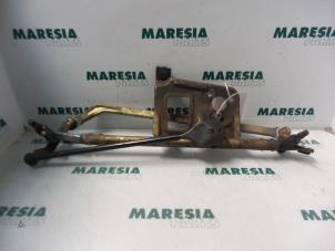 Usagé Mécanique essuie-glace Alfa Romeo 166 2.0 Twin Spark 16V Prix € 50,00 Règlement à la marge proposé par Maresia Parts