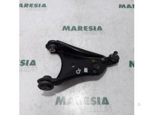 Used Front lower wishbone, right Renault Twingo II (CN) 1.2 16V Quickshift 5 Price € 30,00 Margin scheme offered by Maresia Parts