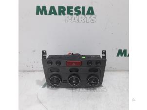 Usagé Panneau de commandes chauffage Alfa Romeo GT (937) 1.9 JTD 16V Multijet Prix € 105,00 Règlement à la marge proposé par Maresia Parts