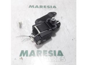 Used Rear seatbelt, right Alfa Romeo GT (937) 1.9 JTD 16V Multijet Price € 85,00 Margin scheme offered by Maresia Parts
