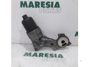 Usagé Support filtre à huile Peugeot 206 CC (2D) 1.6 16V Prix € 35,00 Règlement à la marge proposé par Maresia Parts