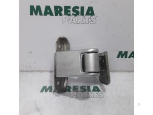 Used Rear door hinge, right Fiat Scudo (270) 2.0 D Multijet Price € 60,50 Inclusive VAT offered by Maresia Parts