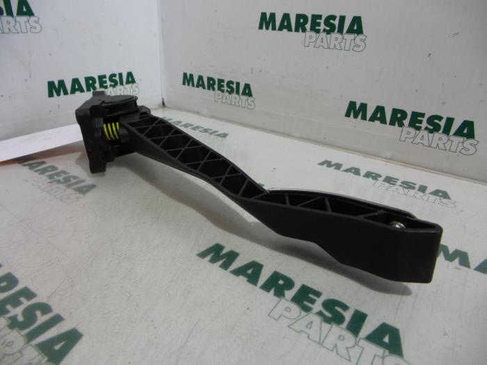 Begagnade Gaspedalsensor Peugeot 307 CC (3B) 2.0 16V Pris € 75,00 Marginaltabell erbjuds av Maresia Parts