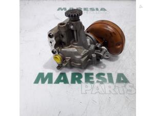Used Oil pump Renault Captur (2R) 0.9 Energy TCE 12V Price € 40,00 Margin scheme offered by Maresia Parts