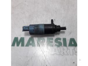Used Windscreen washer pump Renault Espace (JK) 2.0 dCi 16V 150 FAP Price € 15,00 Margin scheme offered by Maresia Parts
