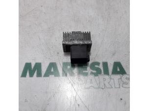 Used Glow plug relay Renault Espace (JK) 2.0 dCi 16V 150 FAP Price € 25,00 Margin scheme offered by Maresia Parts