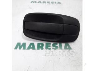 Used Door handle 2-door, right Renault Trafic New (FL) 2.0 dCi 16V 90 Price € 30,25 Inclusive VAT offered by Maresia Parts