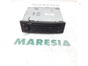 Używane Radioodtwarzacz CD Renault Trafic New (FL) 2.0 dCi 16V 90 Cena € 317,63 Z VAT oferowane przez Maresia Parts