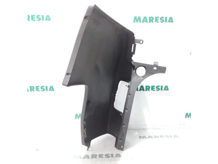 Rear bumper component, left from a Renault Trafic New (FL) 2.0 dCi 16V 90 2008