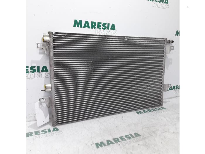 Air conditioning condenser from a Renault Espace (JK) 2.0 dCi 16V 150 FAP 2007